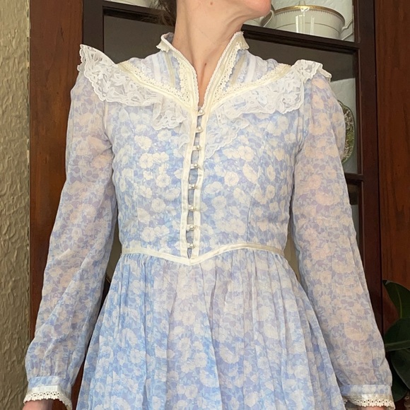 70s Gunne Sax gauzy floral dress vintage cottage core powder blue knee length - Picture 2 of 12